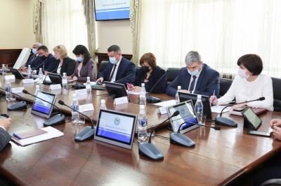 На заседании Комиссии Правительства Республики Алтай  по бюджетным проектировкам рассмотрены предстоящие изменения в республиканский бюджет 2021-2023 годов  и вопросы завершения текущего финансового года