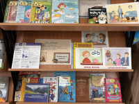 В День финансиста в Бирюлинской библиотеке открылась книжно-иллюстративная выставка «В мире финансов»